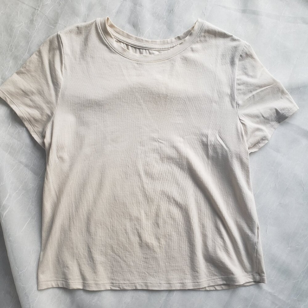 Old Navy Boxy tee size Large in Creme color